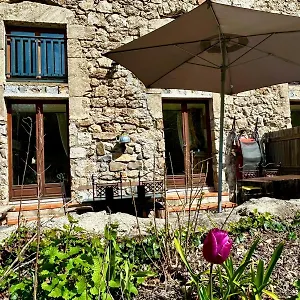 https://rives-de-bourges.hotels-rhonealpes.com